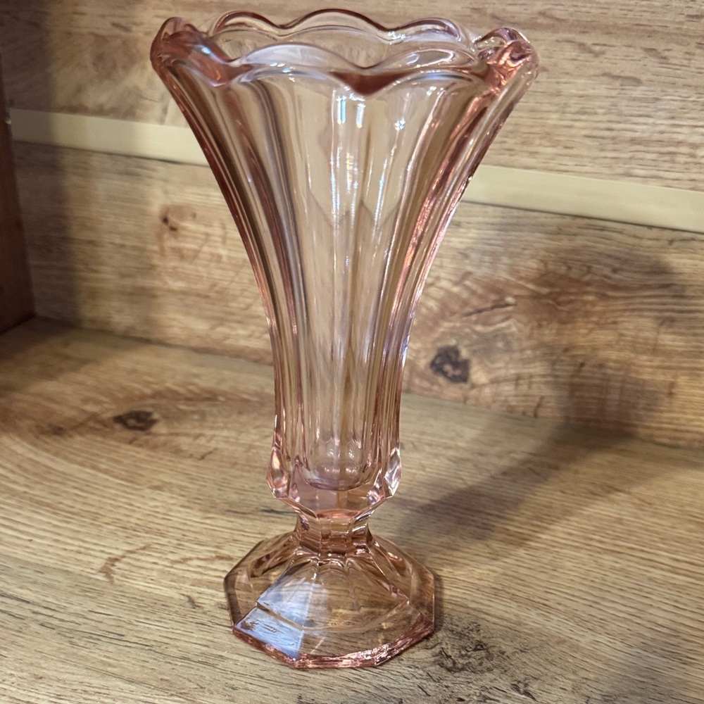Vintage Fostoria Virginia Peach Elegant  Glass Vase 7” - Picture 2 of 6